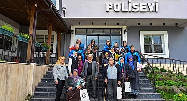 Bolu'da polis eşleri yaşlılarla bir araya geldi