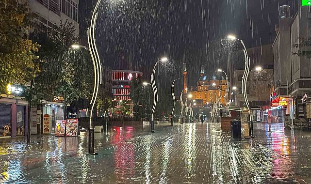 Bolu'da sağanak yağış hayatı olumsuz etkiledi
