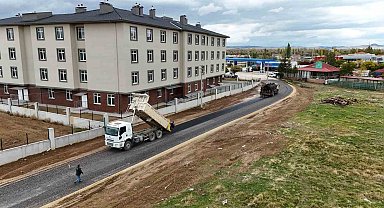 Bolvadin'de Huzurevi yolu sıcak asfalta kavuştu