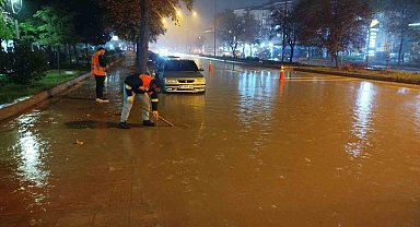 Boyabat'ta her yağmurda aynı çile: Sürücüler ve yayalar zor anlar yaşadı