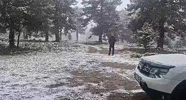 Bozüyük'e mevsimin ilk karı düştü