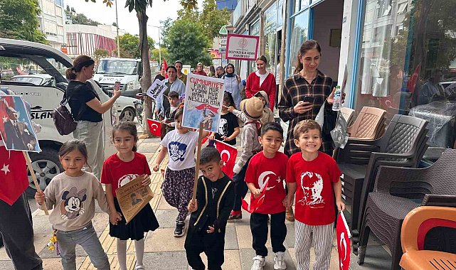 Bozyazı'da miniklerden cumhuriyet coşkusuna anlamlı yürüyüş