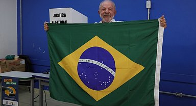 Brezilya'da Lula da Silva yeniden devlet başkanı seçildi