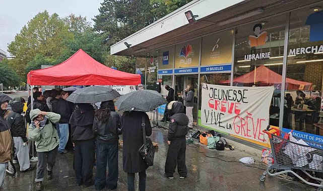 Brüksel'de öğrencilerden eğitim giderleri protestosu