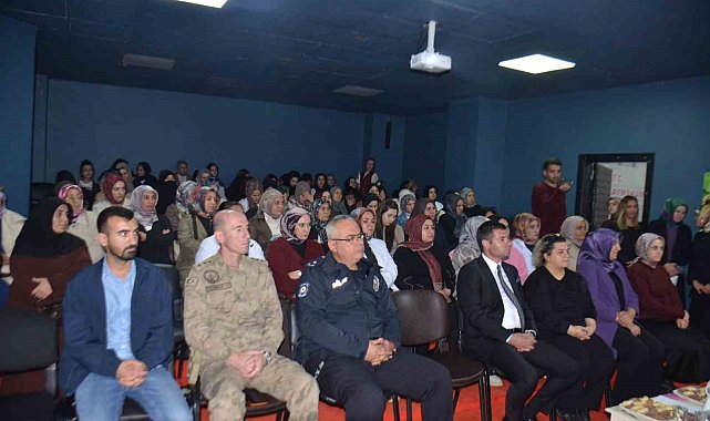 Bulanık'ta madde bağımlılığıyla mücadele semineri düzenlendi