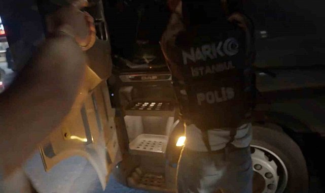 Bulgaristan'dan gelen tırda 84 kilo 700 gram skunk maddesi ele geçirildi, nefes kesen operasyon kameraya yansıdı