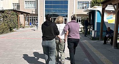 Burdur'da araçların önüne atlayıp polise saldırmaya çalışan kadın adliyeye sevk edildi