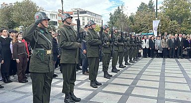 Burdur'da Cumhuriyet'in kuruluşunun 103. yılı çelenk sunma töreni ile başladı