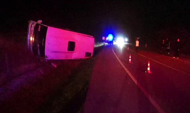 Burdur'da midibüs şarampole devrildi: 1 yaralı