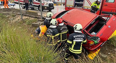 Burdur'da otobüs ile otomobil çarpıştı: 2 yaralı