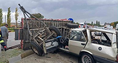 Burdur'da traktör ile otomobil çarpıştı: 1 ağır yaralı