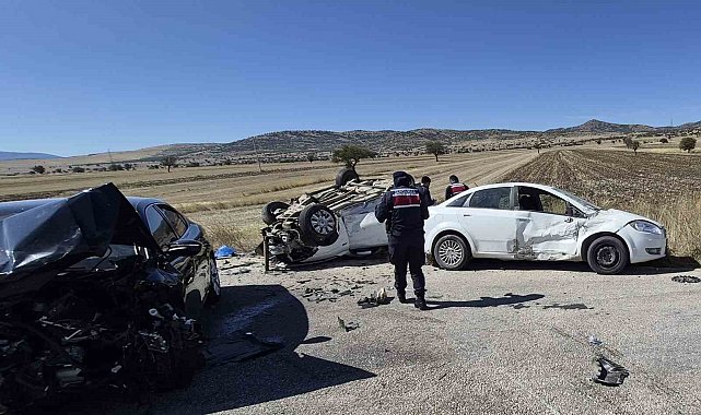 Burdur'daki 3 aracın karıştığı kazada ölü sayısı 2'ye yükseldi