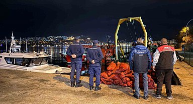 Bursa'da 350 kilo kaçak midye ele geçirildi
