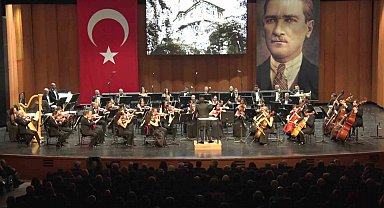 Bursa'da Cumhuriyet coşkusu senfonik ezgilerle yükseldi