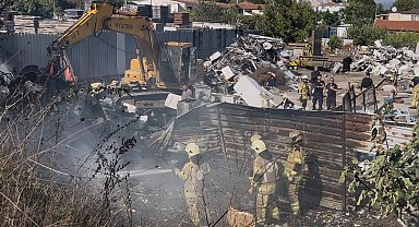 Bursa'da geri dönüşüm deposunda yangın: Dumanlar kent merkezinden görüldü
