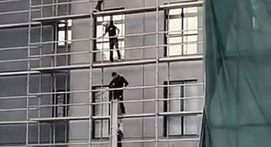 Bursa'da inşaat işçilerinin güvenlik önlemi almadan çalışması dikkat çekti