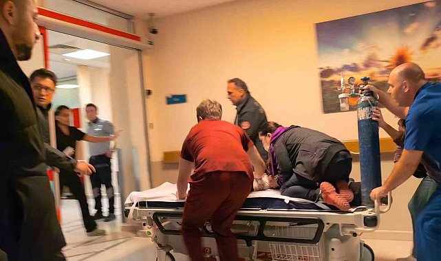 Bursa'da nefes kesen anlar...Sedye üzerinde hayata döndürme çabası