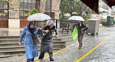Bursa'da sağanak başladı fırtına uyarısı geldi: Rüzgar 80 kilometreye ulaşacak
