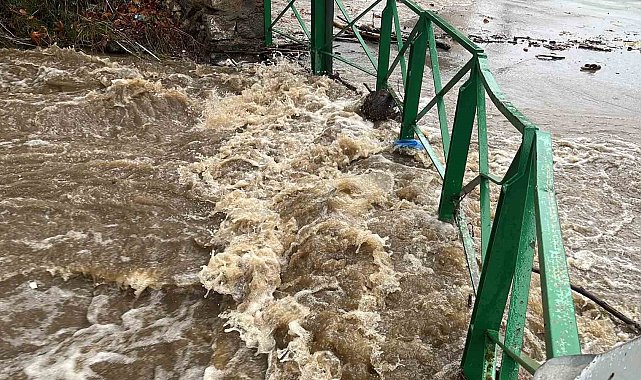 Bursa'da sağanak yağış dereleri taşırdı: Cumalıkızık'ta köprü sular altında kaldı