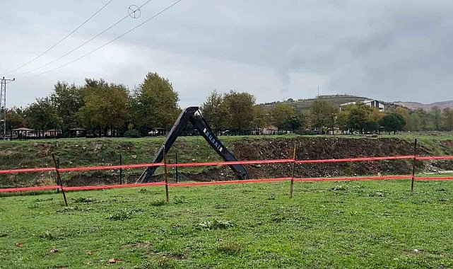 Bursa'da toprak kayması sonrası suyun akış yönü değişti, ekipler müdahale etti