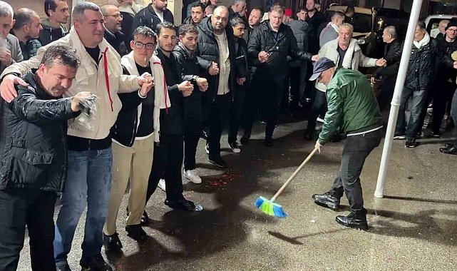 Bursa'da yağmur altında Arnavut damat coşkusu