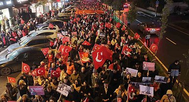 Büyükçekmece'de Cumhuriyet coşkusu fener alayıyla yaşandı