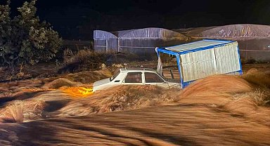 Büyükşehir ekiplerinin yağmur mesaisi gece boyunca sürdü
