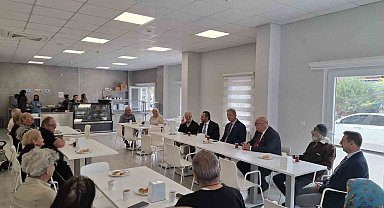 Büyükşehir'in 100 Yaş Evi'nde Dünya Yaşlılar Günü buluşması