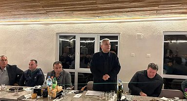 Çal Belediye Başkanı Ahmet Hakan, emekleri için muhtarlara teşekkür belgesi verdi