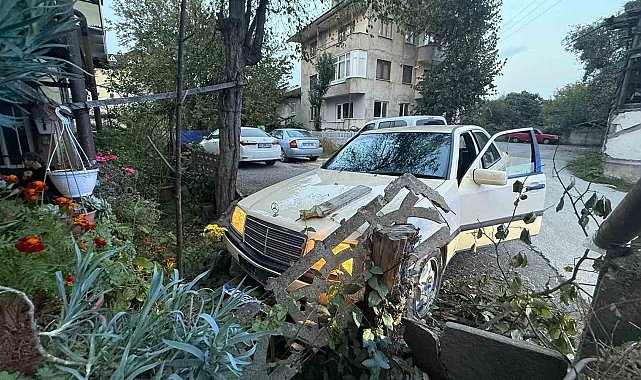 Çalıntı araçla polisten kaçtılar, kaza yapınca yakalandılar