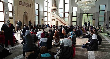 Camiler özel öğrencilerle şenlendi: İlahiler söylendi, ezan okundu