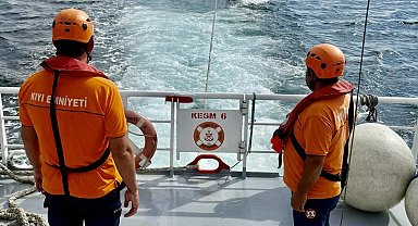 Çanakkale Boğazı'nda sürüklenen teknedeki 2 kişi kurtarıldı