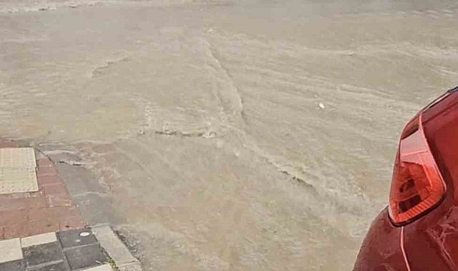 Çanakkale'de sağanak hayatı olumsuz etkiledi
