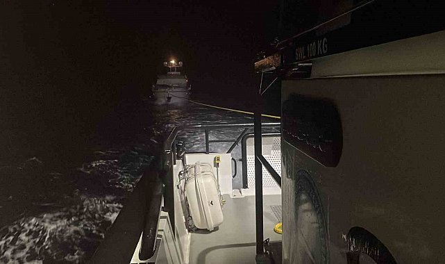 Çanakkale'de sürüklenen teknedeki 3 kişi kurtarıldı