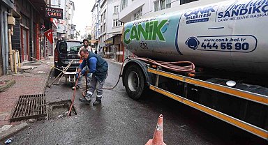 Canik'te sağanak mesaisi