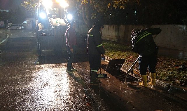 Çayırova'da sağanağa karşı ekipler gece boyunca çalıştı