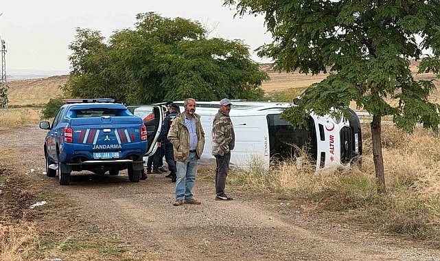 Cenazeye gidiyorlardı, minibüs devrildi, 8 kişi yaralandı