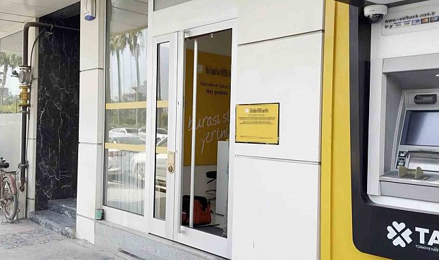 Cep telefonu ve laptop çaldıktan sonra bankayı soymayı çalışan hırsız yakalandı