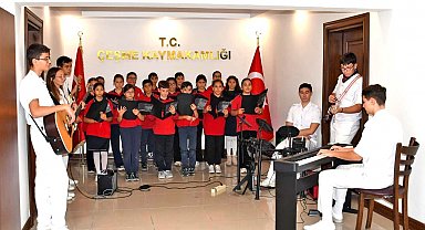 Çeşme'de "Koridorda Müzik" projesi 5. yılına kaymakamlık konseriyle başladı