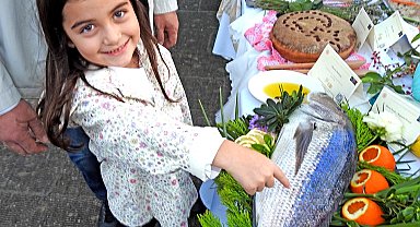 Çeşme'nin "Nişan balığı" geleneği Kültür Sofrası'nda canlandırıldı