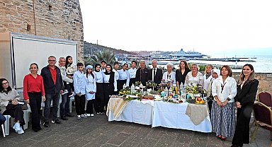 Çeşmeli öğrenciler, tarihî lezzetleri Kültür Sofrası'na taşıdı