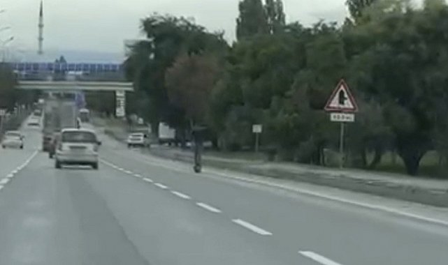 Çevreyolunda yürekleri ağza getiren scooter yolculuğu