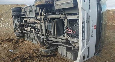 Cezaevi nakil aracı devrildi, 7 kişi yaralandı