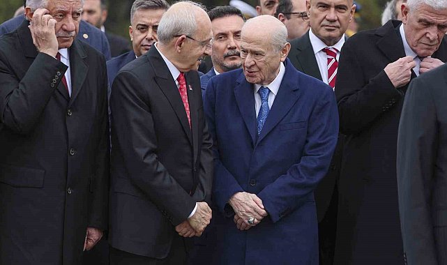 CHP Genel Başkanı Kılıçdaroğlu ile MHP Genel Başkanı Bahçeli Anıtkabir'de sohbet etti