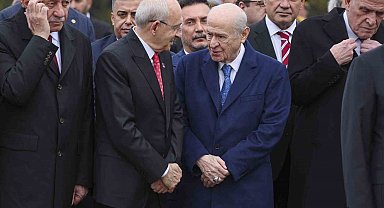 CHP Genel Başkanı Kılıçdaroğlu ile MHP Genel Başkanı Bahçeli Anıtkabir'de sohbet etti