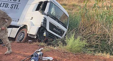 Cilvegözü Sınır Kapısı'nda kontrolden çıkan tır zeytin bahçesine uçtu: 1 yaralı