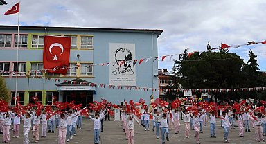 Çivril'de 29 Ekim coşkusu törenlerle başladı