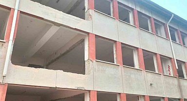 Çivril'de 44 yıllık okulda güçlendirme çalışmaları başladı