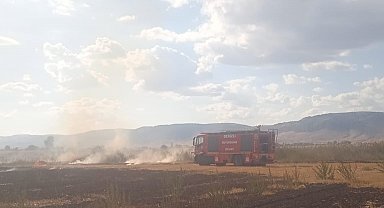 Çivril'de tarım arazisinde yangın çıktı