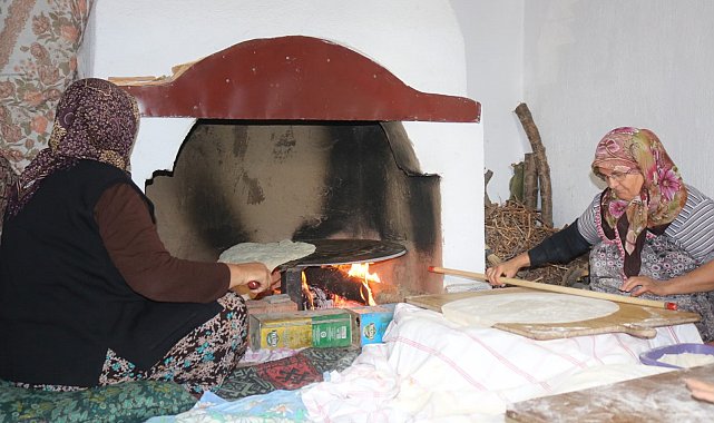 Çivril'de yufkalar açılıyor, imece geleneği yaşıyor